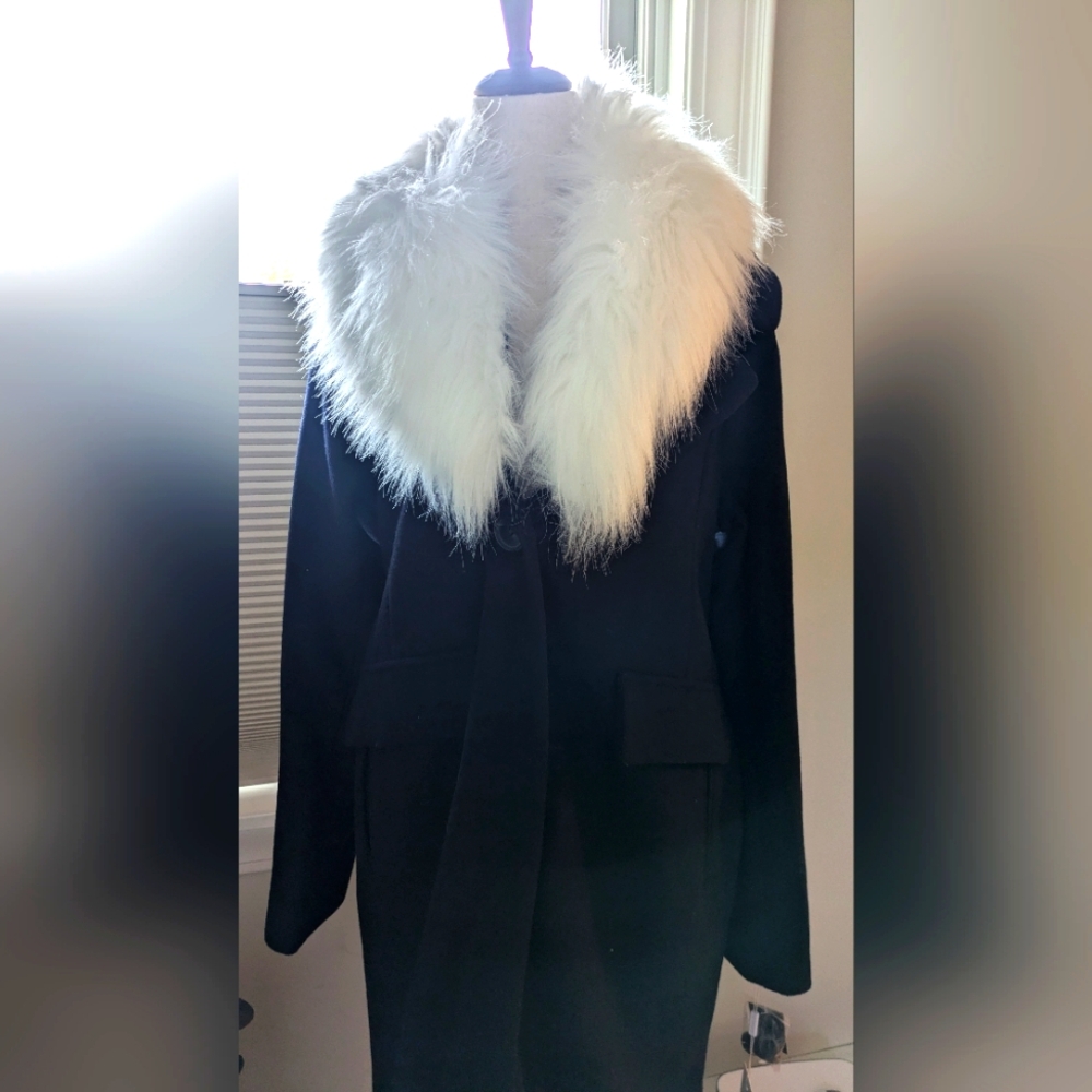 NWT 10 Crosby Derek Lam Black Coat with removable White Faux Fur